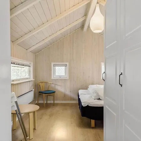 1480-aakirkeby-fyrreskoven-1 Ferienhaus *